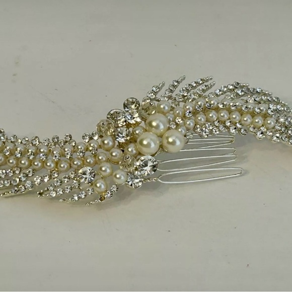 Large Silver Pearl and Crystal
Rhinestones Hair Comb Formal Occasions - Picture 7 of 9
